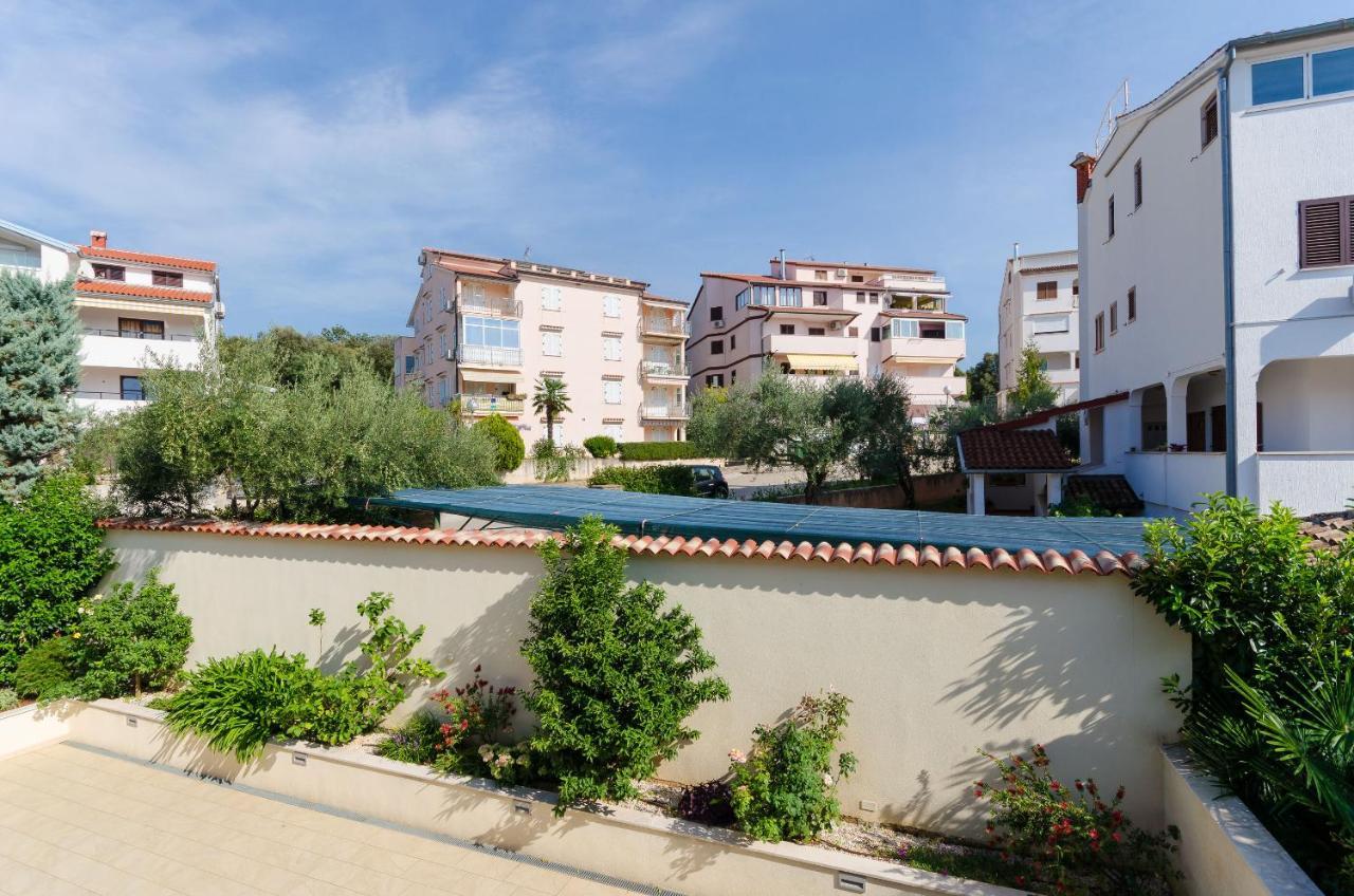 Apartments Gloria Vrsar Exterior photo