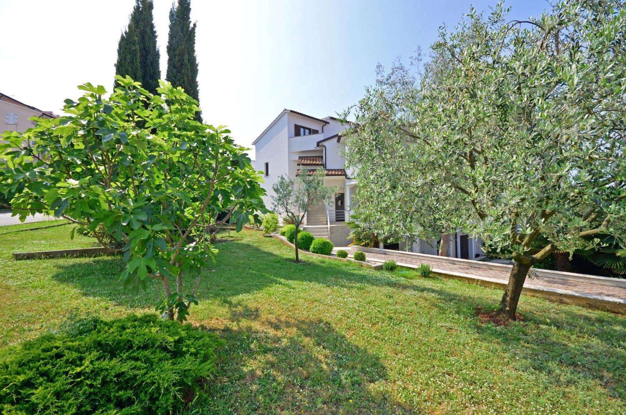 Apartments Gloria Vrsar Exterior photo