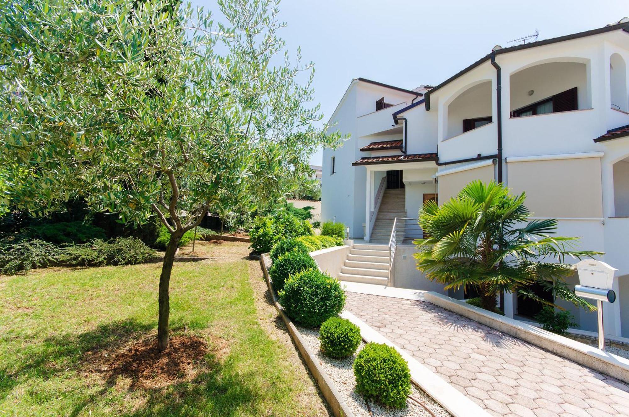 Apartments Gloria Vrsar Exterior photo