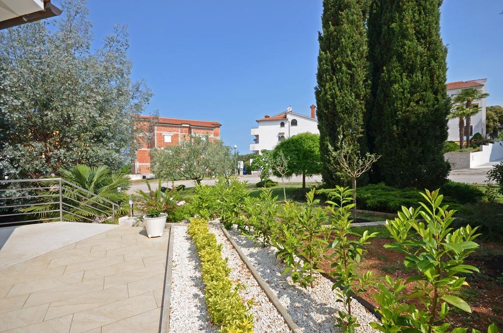 Apartments Gloria Vrsar Exterior photo