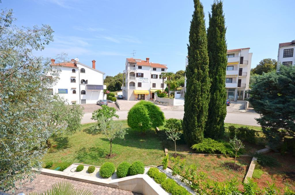 Apartments Gloria Vrsar Exterior photo
