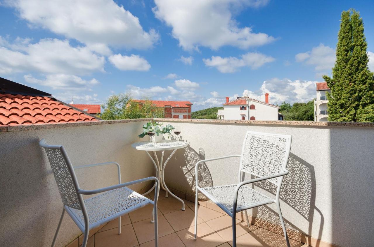Apartments Gloria Vrsar Exterior photo